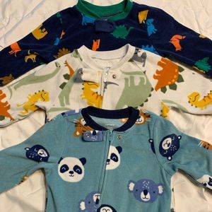 I am selling baby clothes (3) brand is carters size is 12M all three of them